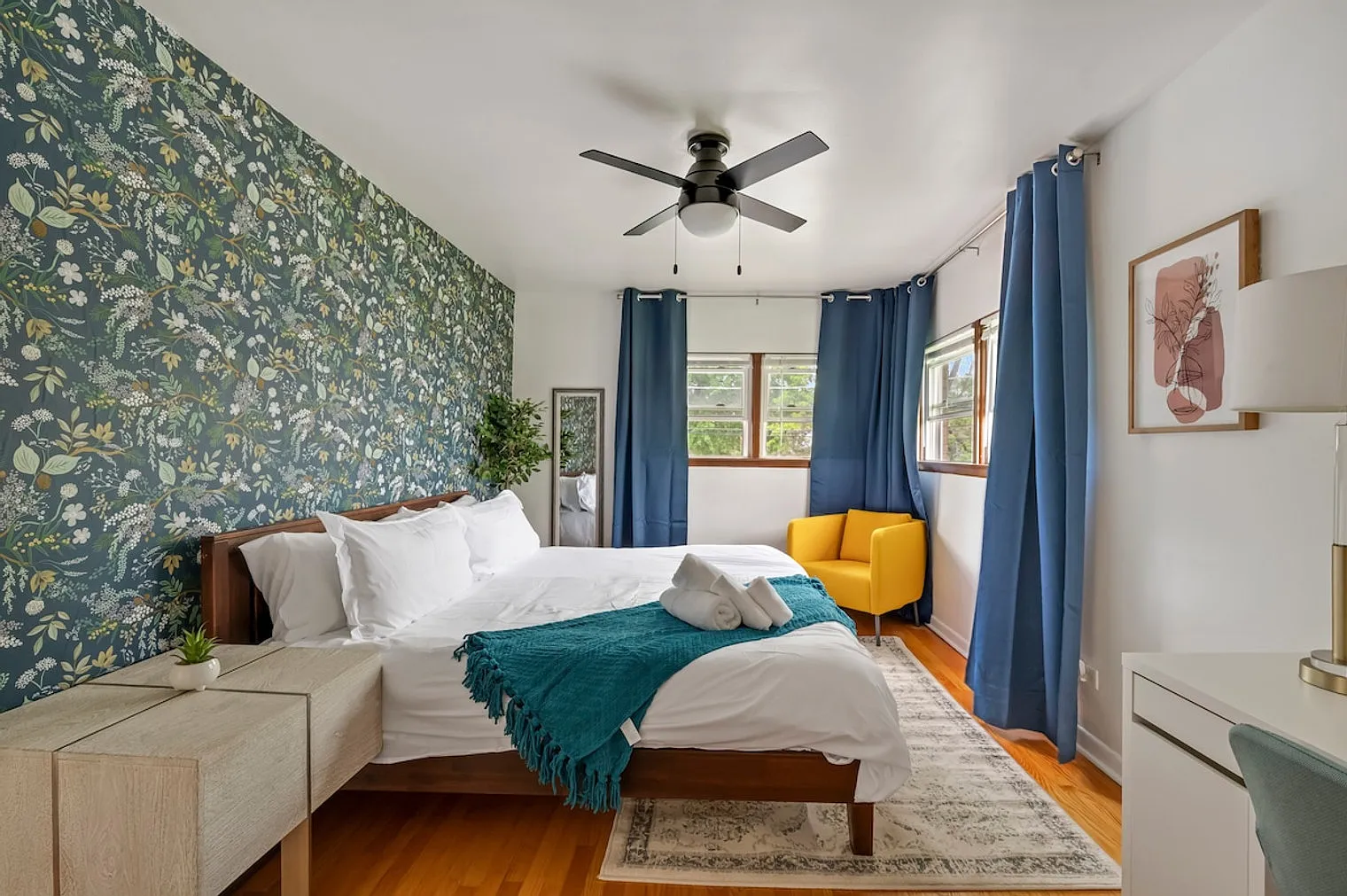 2 bed, 1.0 bath, 893 sqft, $4,001 — Photo 2