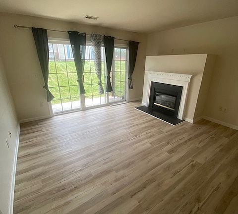3rd image of 147 Brookland Ct APT 4