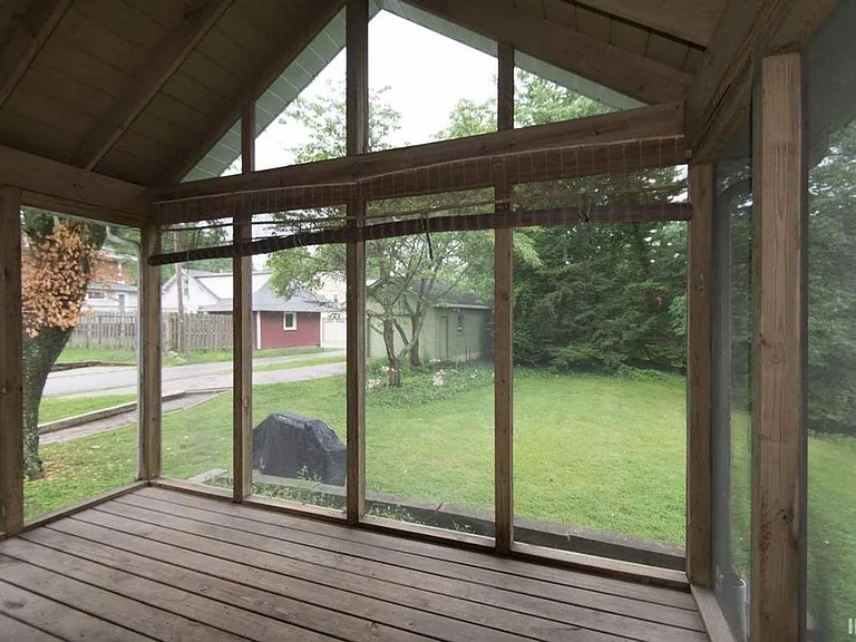 520 S Eagleson Ave — Photo 3