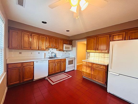 3rd image of 52 Edward Dr #52