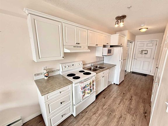 4th image of 10402 S 111th St #228