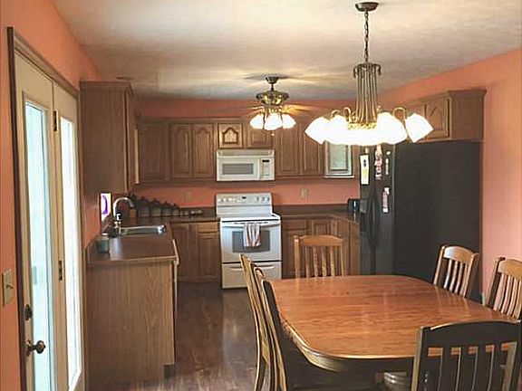 3rd image of 14990 Charm Hill Dr