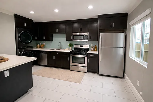 AC! In Unit Washer & Dryer! Reserved Onsite Parking! Downstairs Home! Photo 1