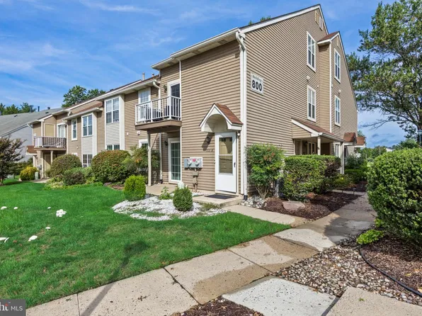 807A Sedgefield Dr, Mount Laurel, NJ 08054