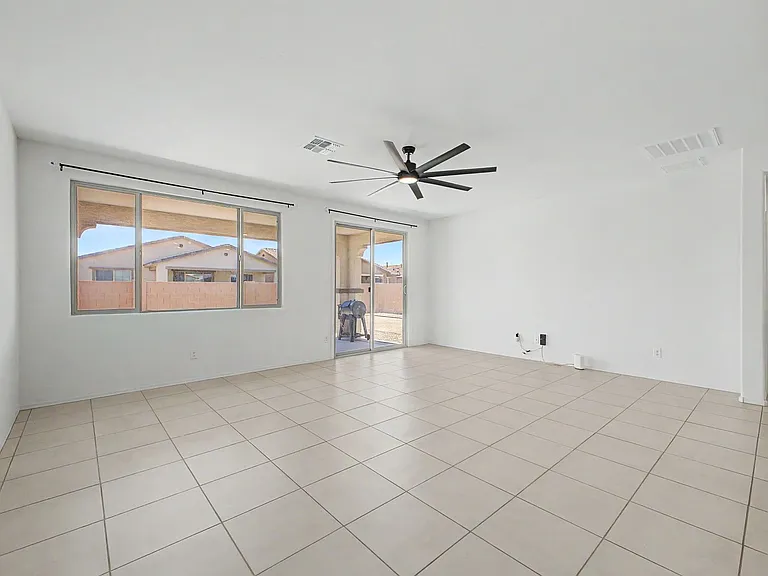 21157 E Canary Way — Photo 2