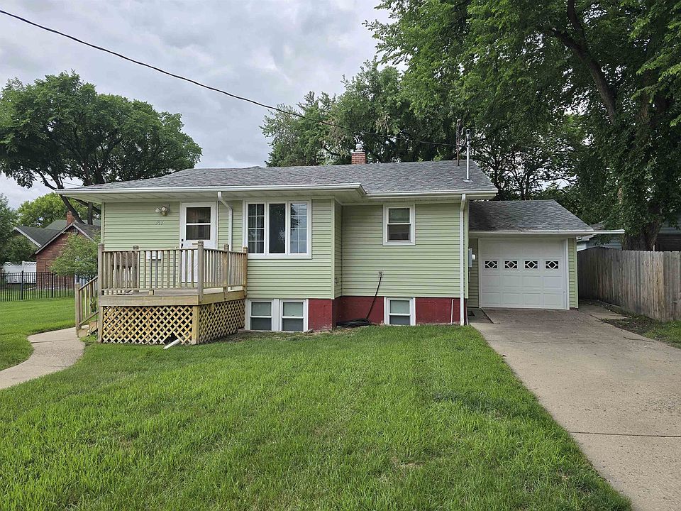 1st image of 915 9th St NW