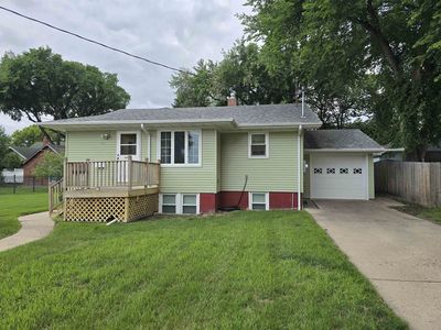 915 9th St NW, Minot, ND, 58703