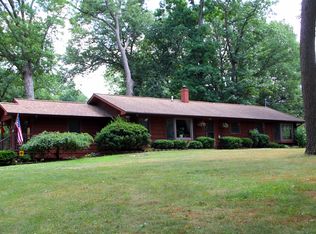 155 Shore View Dr, Chelsea, MI 48118