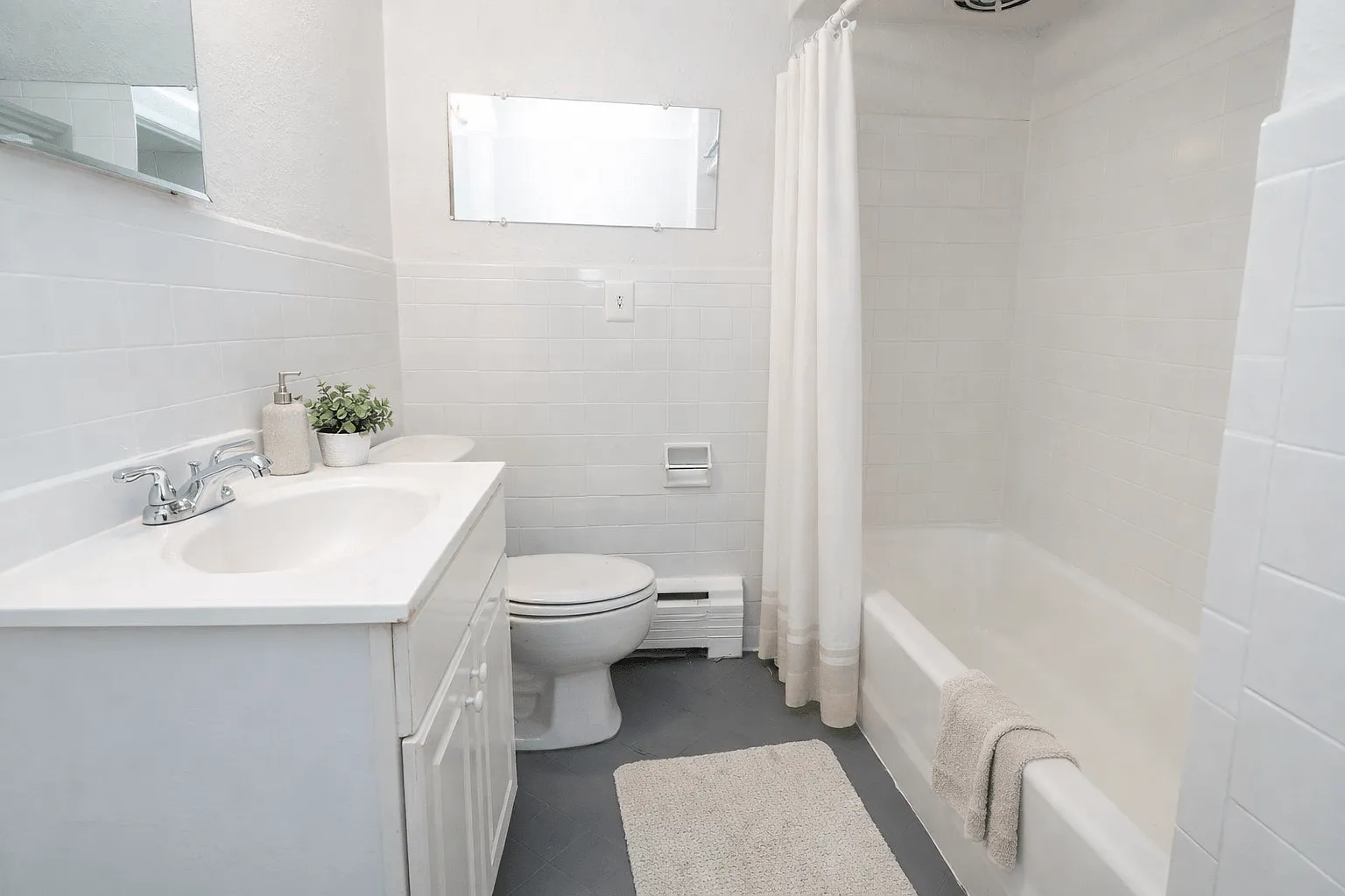 Lynwood Apartments — Photo 4