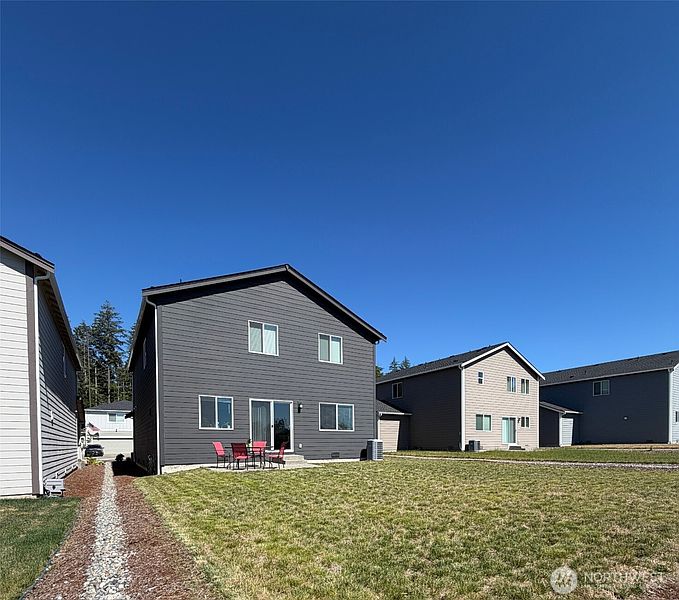 2nd image of 180 NE Olympic Ridge
