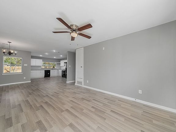 2nd image of 301 E Vista Dr