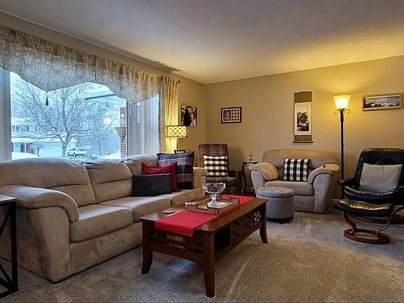 4th image of 35 Brookside Cir