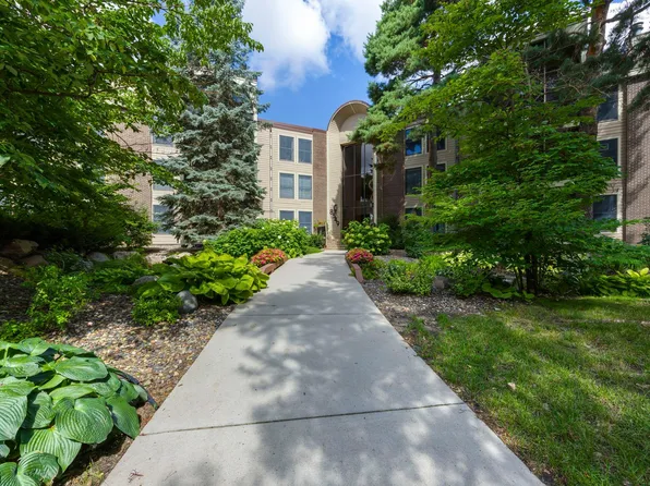 8549 Irwin Rd APT 328, Bloomington, MN 55437