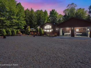 572 Sir Jeoffrey Ct, Blakeslee, PA 18347