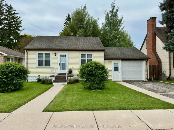 563 9th St, Hanover, ON N4N 1M3