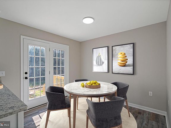 3rd image of 400 Potomac Hills Dr