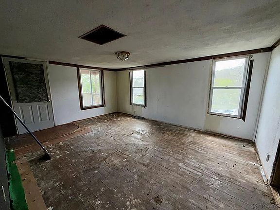 4th image of 431 Finch St