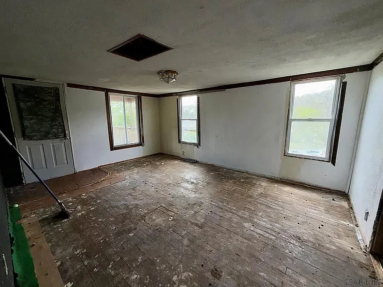 431 Finch St — Photo 4