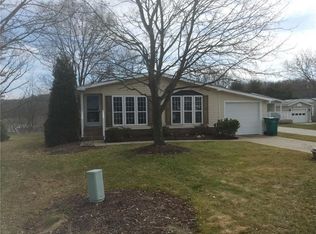 10 Rock Lake Ct, Zelienople, PA 16063