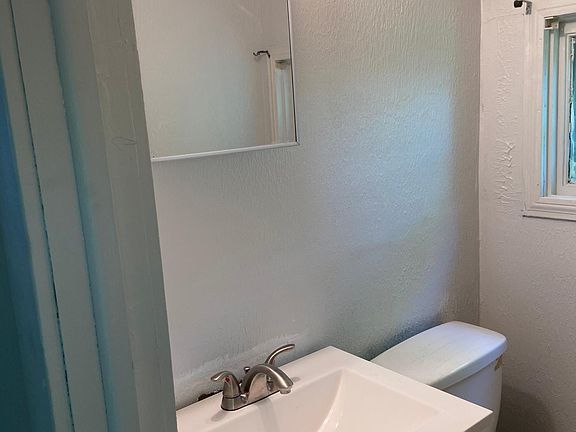 5th image of 283 Gordon Dr