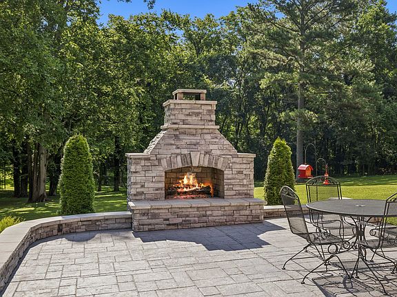 3rd image of 1205 Sunnyside Dr