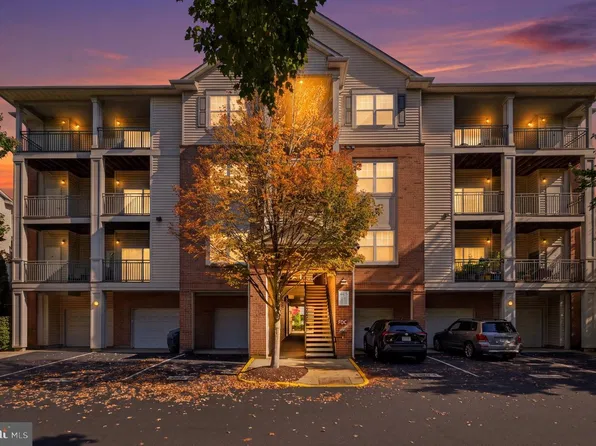4415 Weatherington Ln Unit 404, Fairfax, VA 22030