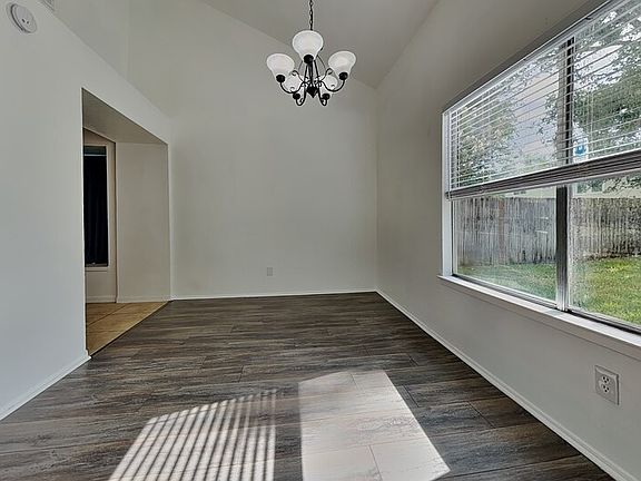 4th image of 8614 Lake Crystal Dr