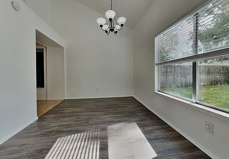 8614 Lake Crystal Dr — Photo 4