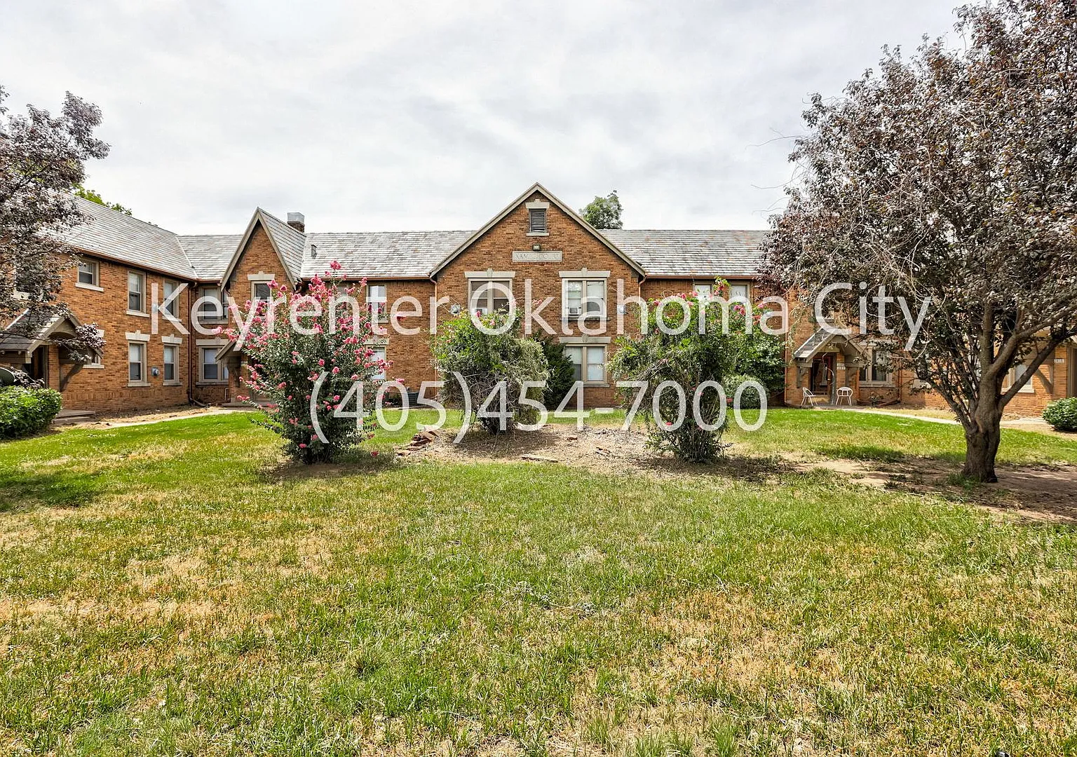 Kamp's Court Apartments — Photo 4