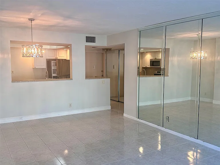 1149 Hillsboro Mile #309 — Photo 13