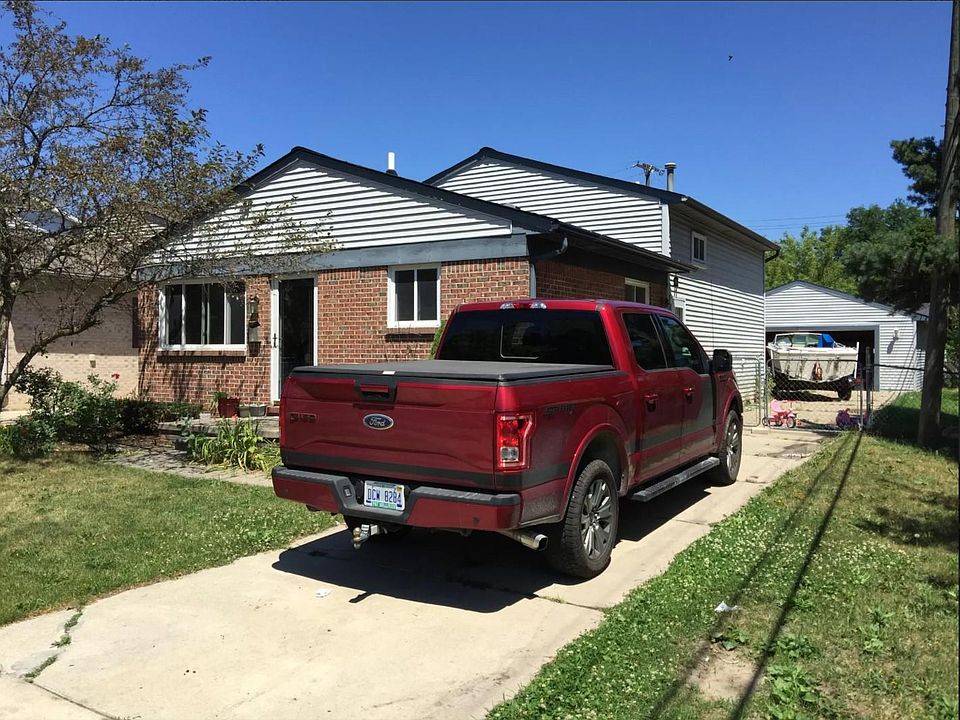 1st image of 28430 Beechwood St