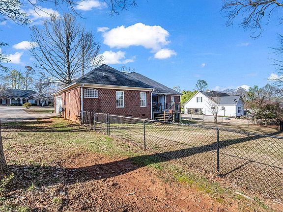 5th image of 515 Planters Rest Ln