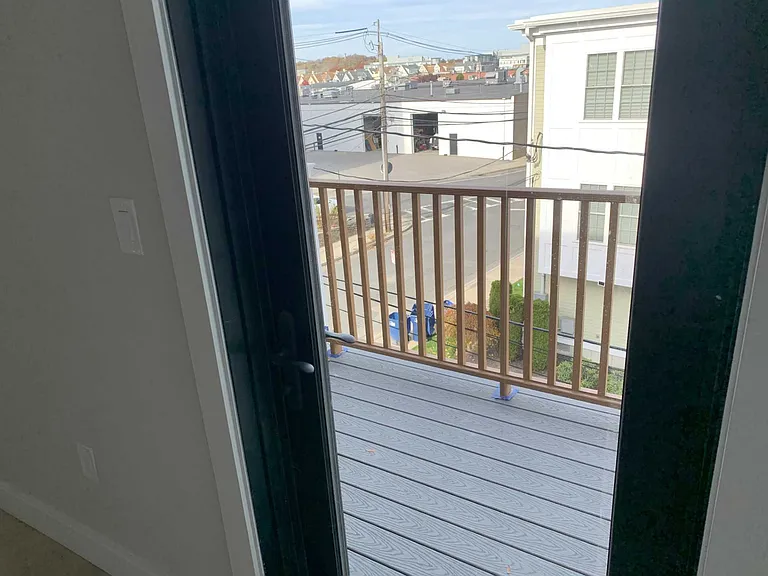 Everett St — Photo 8
