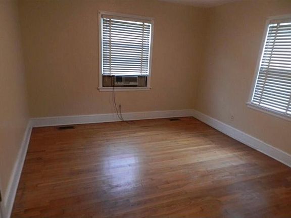 2nd image of 731 Jefferson Pl