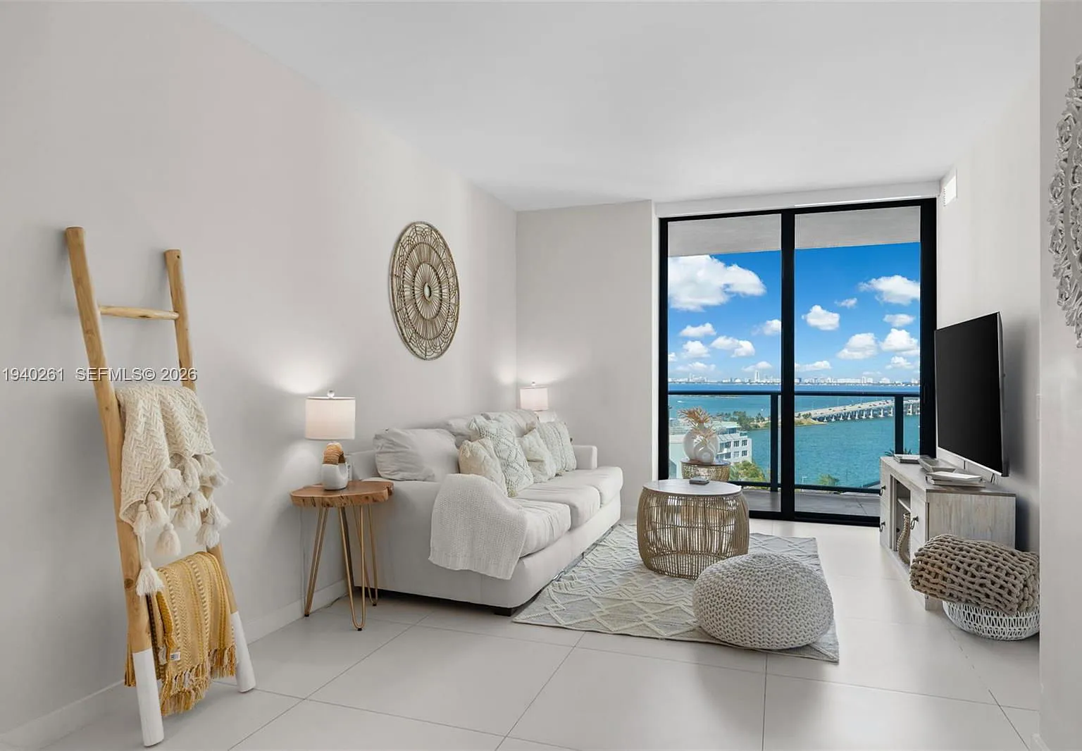 1 bed, 1.0 bath, 662 sqft, $4,000 — Photo 1