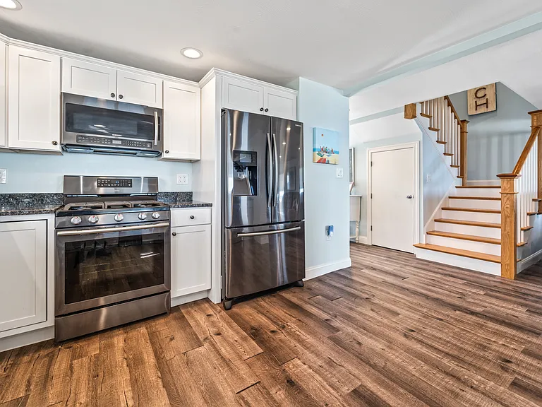 148 N End Blvd — Photo 8