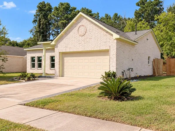 8715 Victoria Forest Dr, Houston, TX 77088