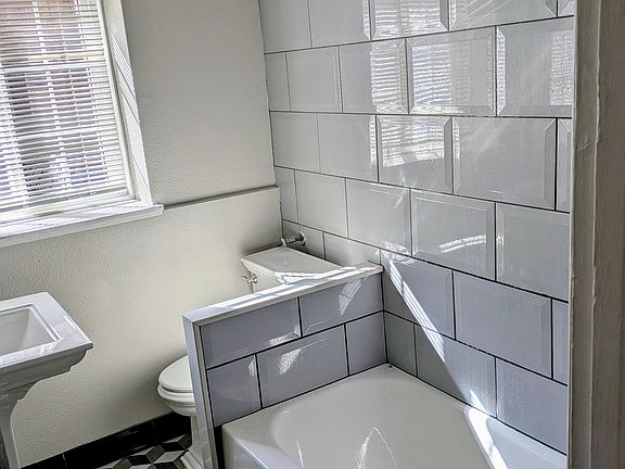 4th image of 1226 E 10th Ave APT 101
