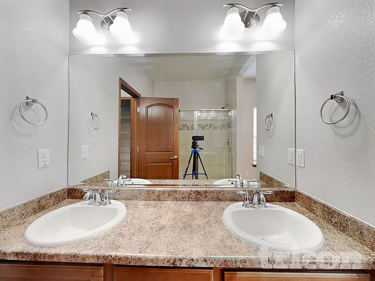 6313 N Genoa Way — Photo 6