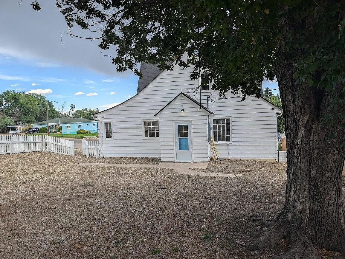 3 bed, 1.5 bath, $1,800 — Photo 2
