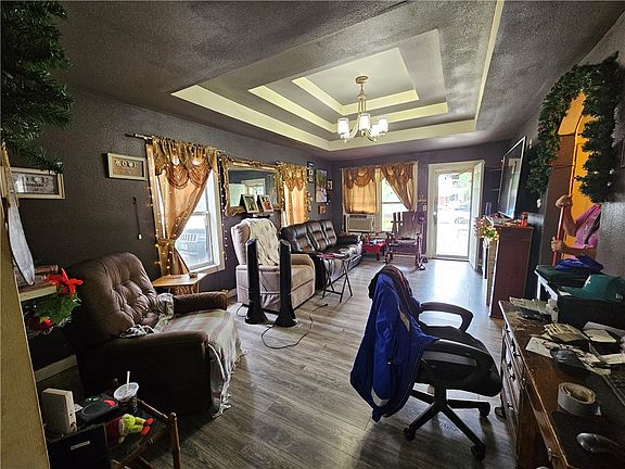 5th image of 738 W 1st St