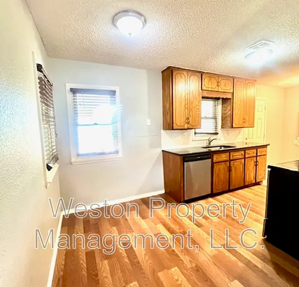 413 Reed Pl — Photo 4