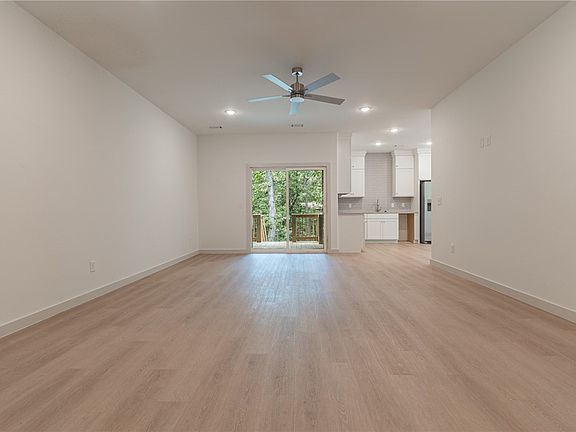 3rd image of 14 Laceby Ln