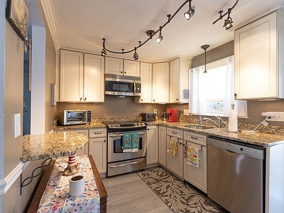 3rd image of 10-10B Washington Park Dr #5