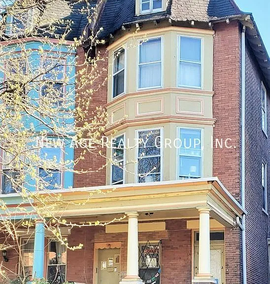 4910 Cedar Ave #3 — Photo 1