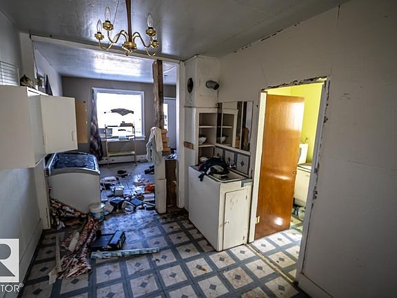 5th image of 5012 50th St