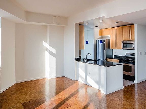 5th image of 4-75 48th Ave #1102