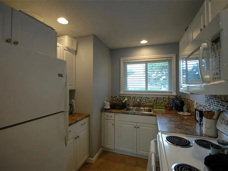 10 Beach Rd #4 — Photo 5