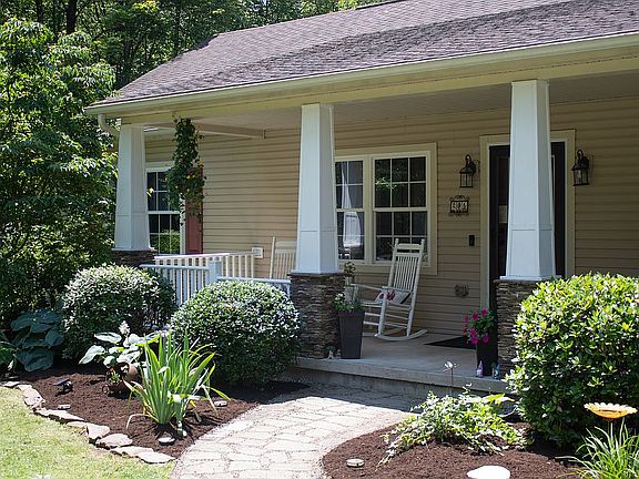2nd image of 206 Hemlock Ln