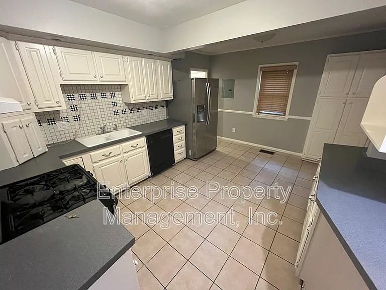 609 Houston St — Photo 12